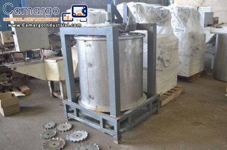 Stainless steel tank with cowles disc