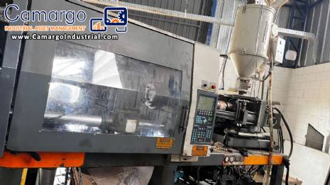 SEMERARO 220-ton plastic injection molding machine