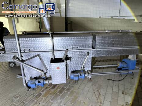 Cooling tunnel for hot fill systems for hot-filled products.