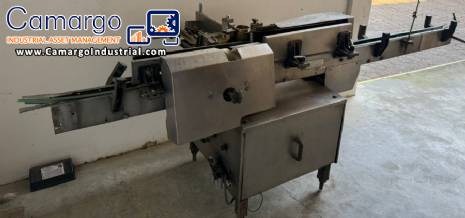 Krones Rotina II automatic labeling machine for cylindrical glass bottles and bottles.