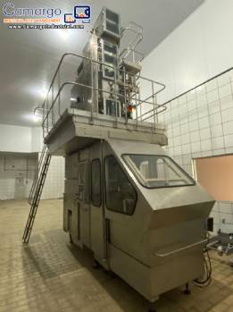 Tetra Pak TBA 8 Square aseptic filling machine for broths, soups, and sauces, producing 6,000 packages per hour.