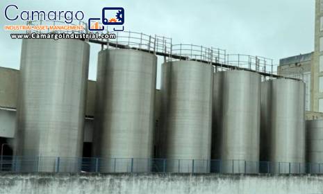 Stainless steel storage tank, 10,000 liters.