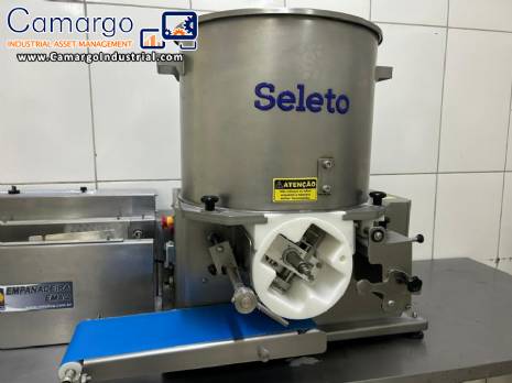 Nugget forming machine for steak cubes and hamburgers. Select production capacity: 2,100 units per hour.