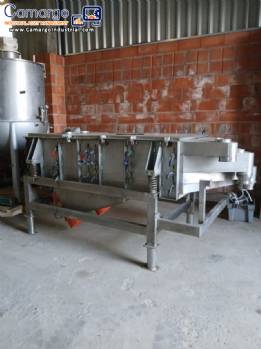 Stainless steel vibrating sieve for continuous sieving