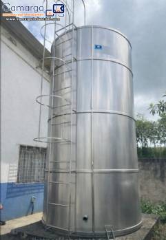 20,000 liter stainless steel storage tank with Fabrinox spray ball