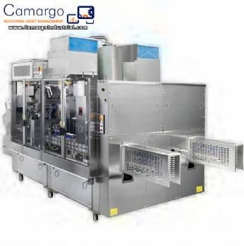 Packaging line with labeling and case packing machine for cleaning products