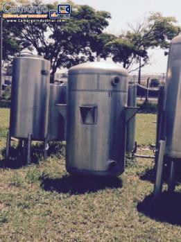 Stainless steel reservoir tanks