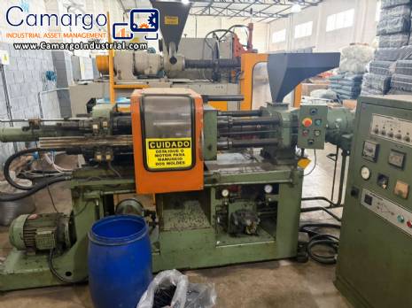 Semeraro plastic injection molding machine
