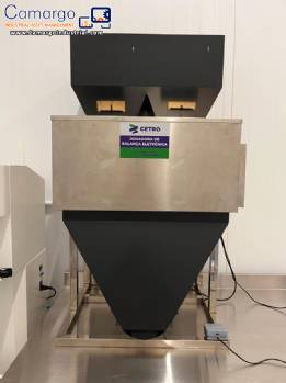 Cetro automatic dosing and weighing machine with 2 scales, 2 to 10 kg capacity, up to 40 packages per minute.