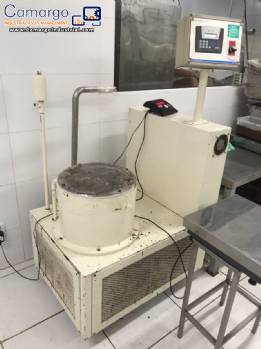 Tempering machine for chocolates