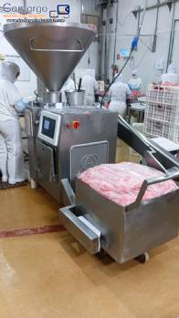 Automatic sausage stuffer with casing twisting system Risco