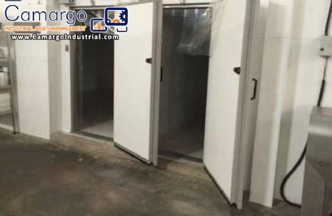 Freezing chamber for freezing S�o Rafael