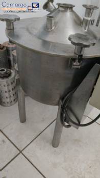 Jacketed stainless steel funnel tank with conical bottom