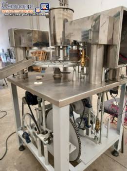 Filling machine for liquids in flasks with aluminum seals