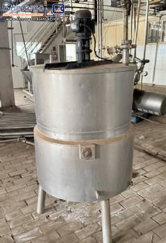 Jacketed mixing tank with heating element, made of stainless steel.