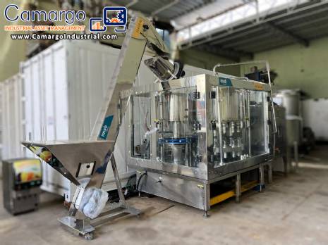 Packaging line with IMSB bung capper, Maqmundi labeler and accumulator table
