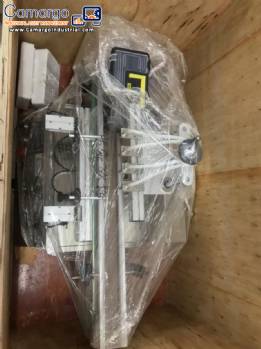 Automatic stainless steel filling machine with 4 nozzles for liquids