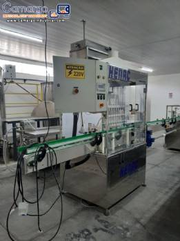Linear filling machine with 12 filling nozzles Linear filling machine with 12 filling nozzles